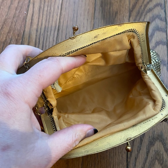 Vintage Whiting and Davis, Gold Tone, Kisslock Evening Bag.  Made in the USA. - Picture 3 of 8